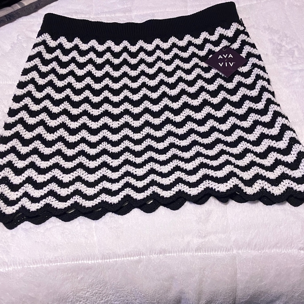 Target Ava & Viv Black and White Zigzag Midi Skirt